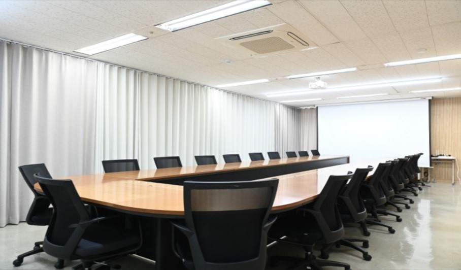 서울역센터에서 가장 활발히 대관되고 있는 중형 회의실