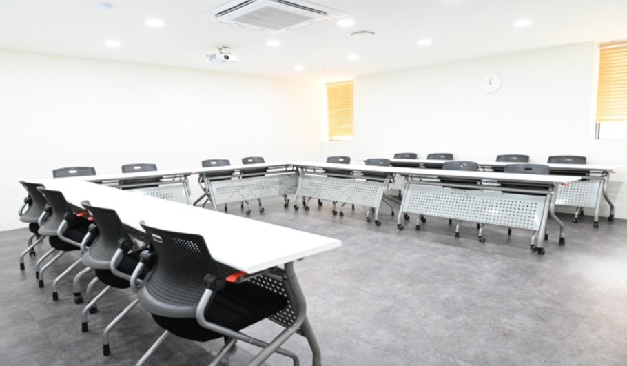 스페이스쉐어 서울역2센터 회의용 좌석배치, 넓고 쾌적한 프리미엄 인테리어 공간