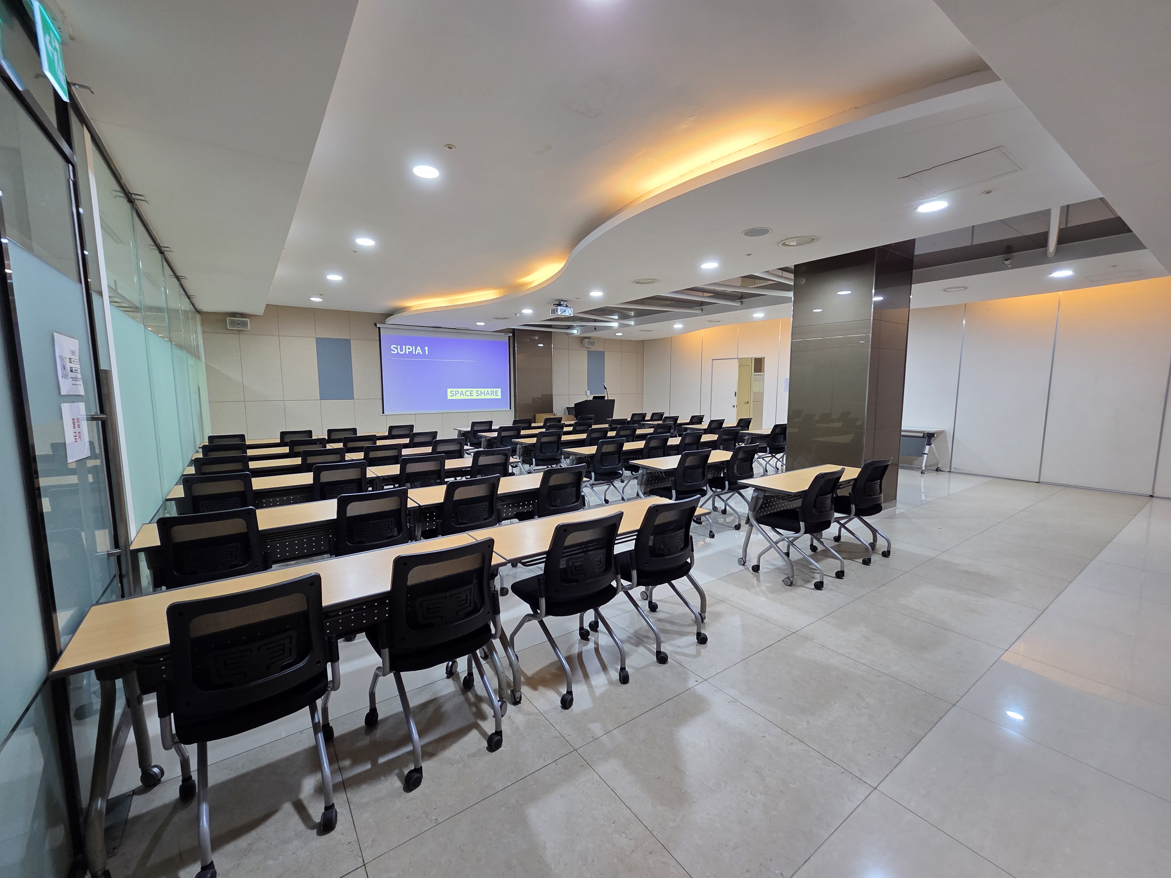 서울중부(ddp)센터 수피아1룸 후면 사진_최대 60명