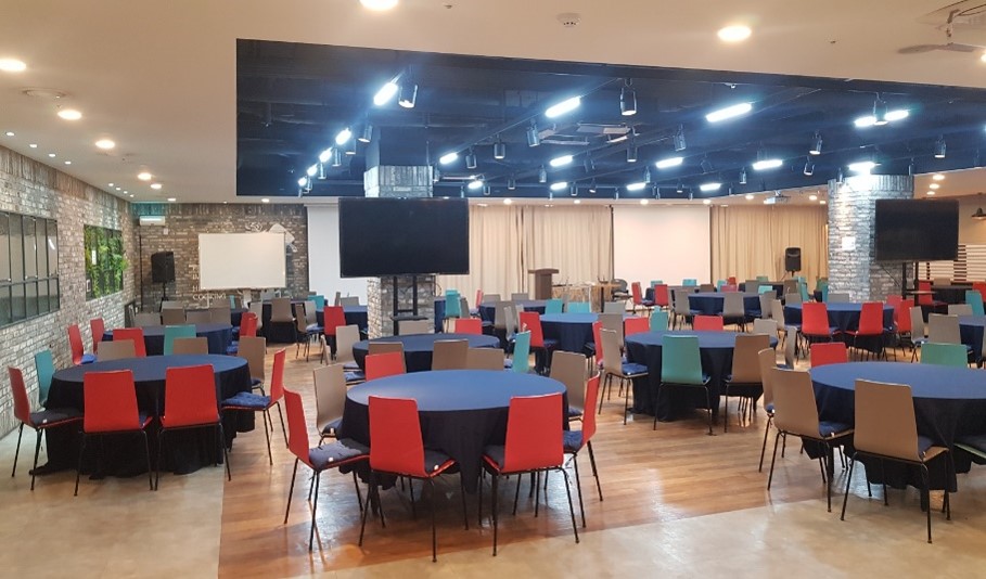 스페이스쉐어 삼성역센터 지하1층 리젠시홀 전경, 300명 대형 교육 행사에 적합한 프리미엄 인테리어 공간, 쾌적한 환기 시설을 갖춘 단독 대관 공간