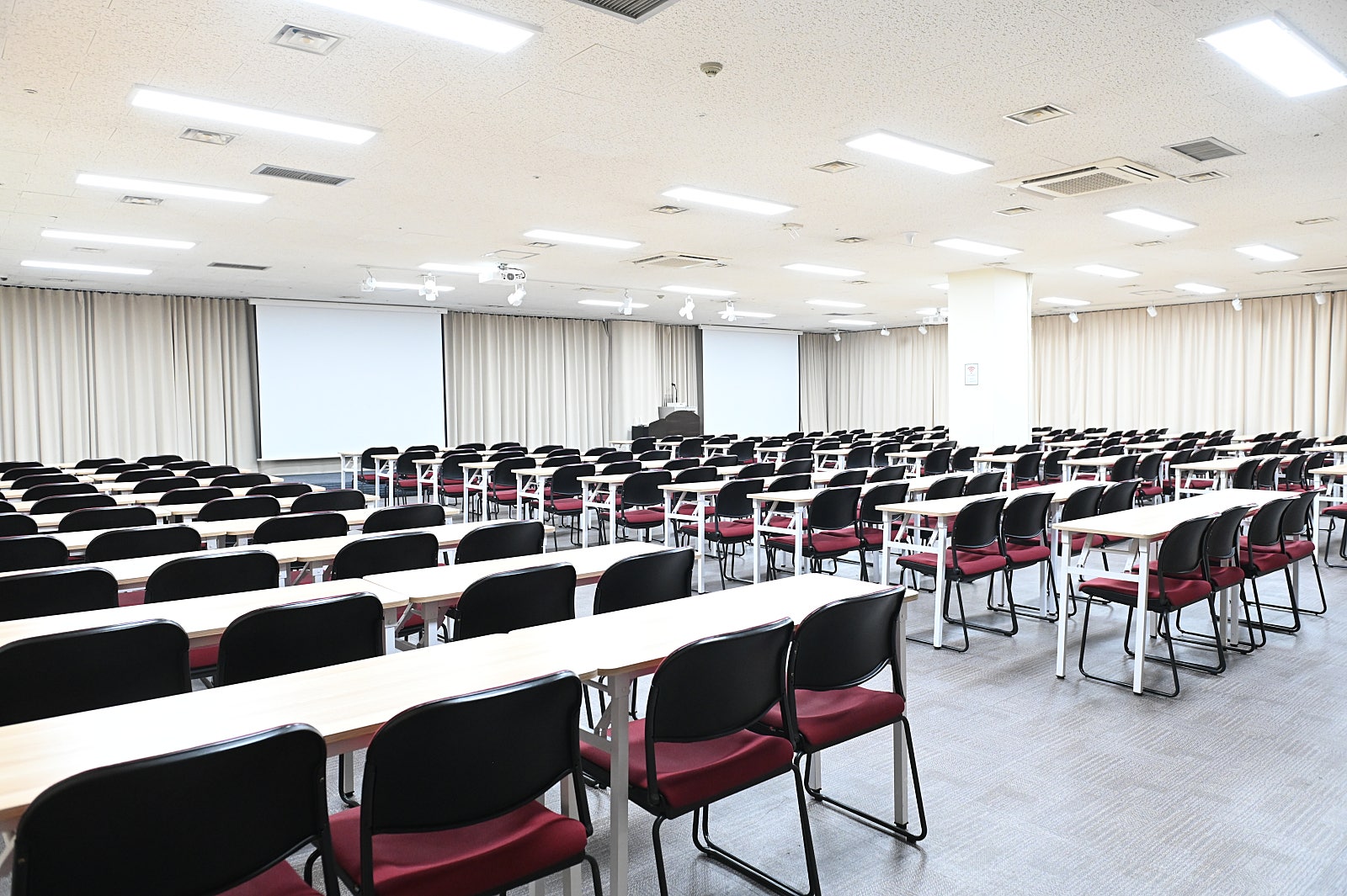 스페이스쉐어 삼성역센터 갤럭시홀 내부, 200명 수용 대형 강의장 및 기업 행사 홀