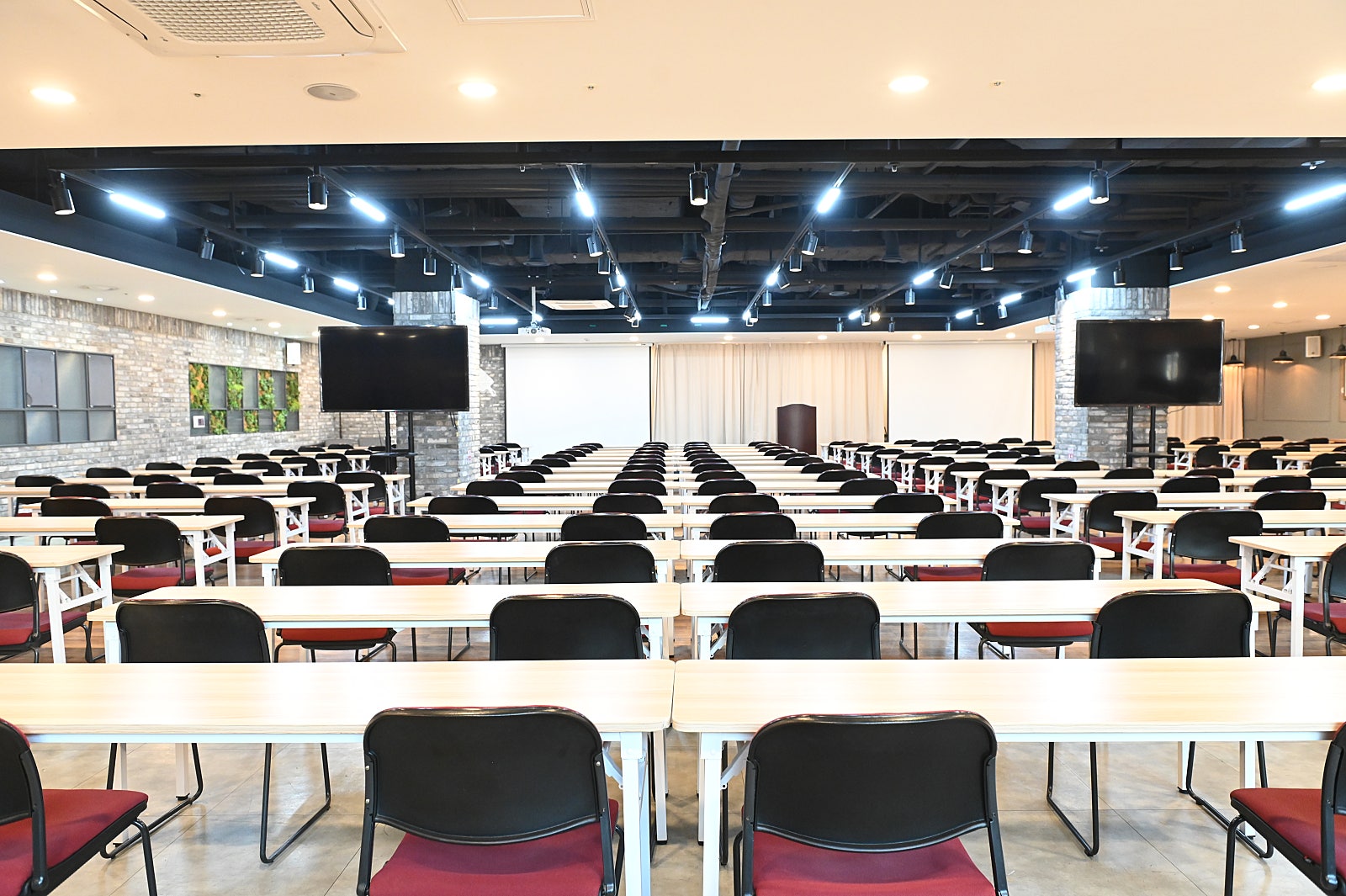 스페이스쉐어 삼성역센터 리젠시홀 정면, 스크린 시설, 300명 수용 대형홀, 교육, 강의, 행사장