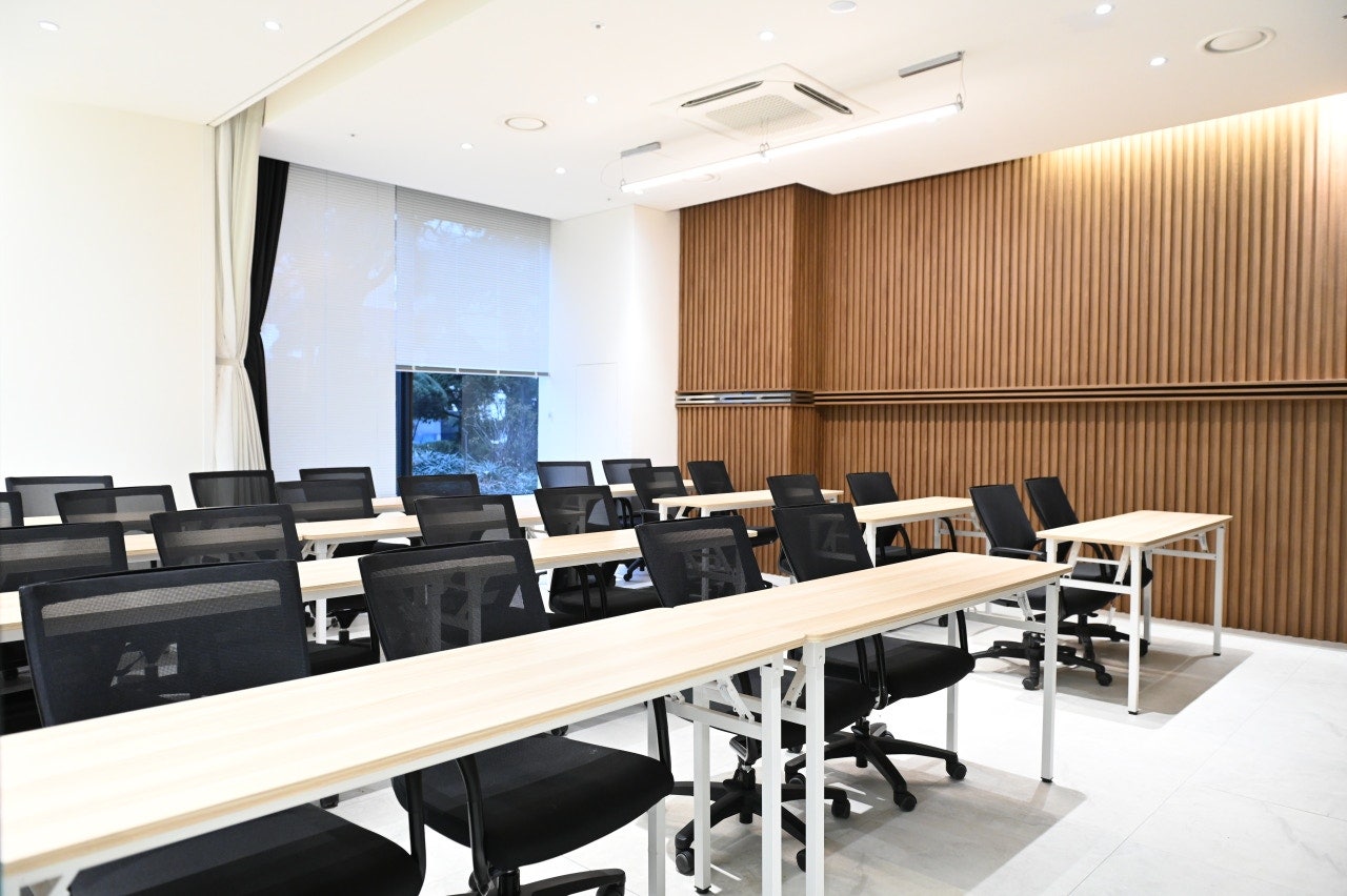 스페이스쉐어 삼성역센터 스페이스1룸 좌측면 좌석전경, 면접 및 평가,심사, 교육 행사에 적합한 프리미엄 공간