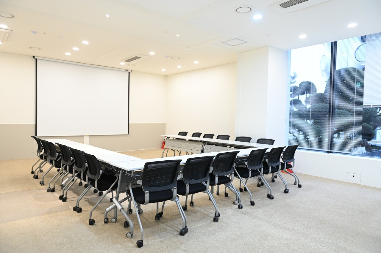 스페이스쉐어 삼성역센터 스페이스2룸 회의용 U자 좌석배치