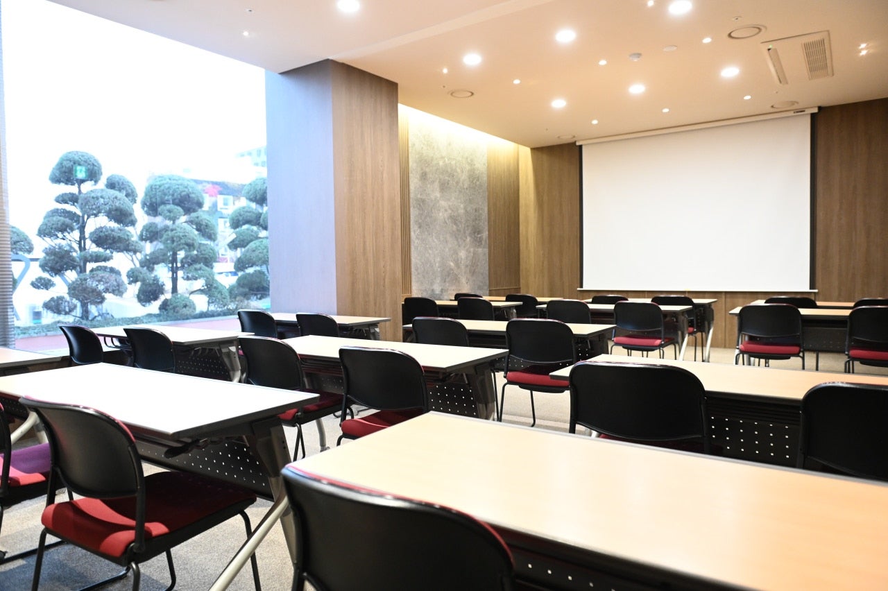 삼성역센터 스페이스3룸 정면, 스크린 시설, 28명 수용 면접 및 평가, 심사, 교육 행사룸