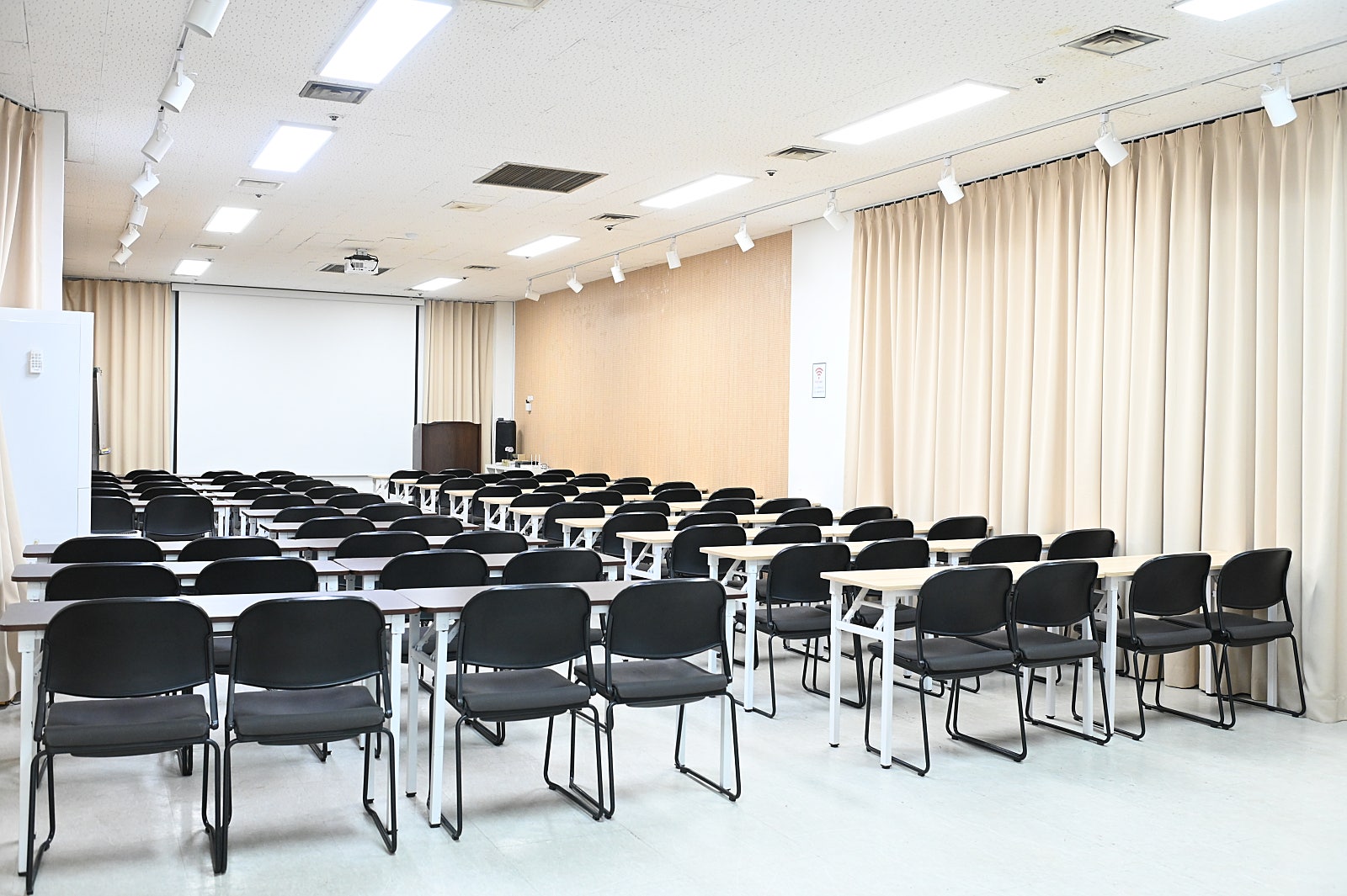 스페이스쉐어 삼성역센터 컨퍼런스B룸 내부, 60명 행사 가능 중형홀, 교육, 회의, 세미나실