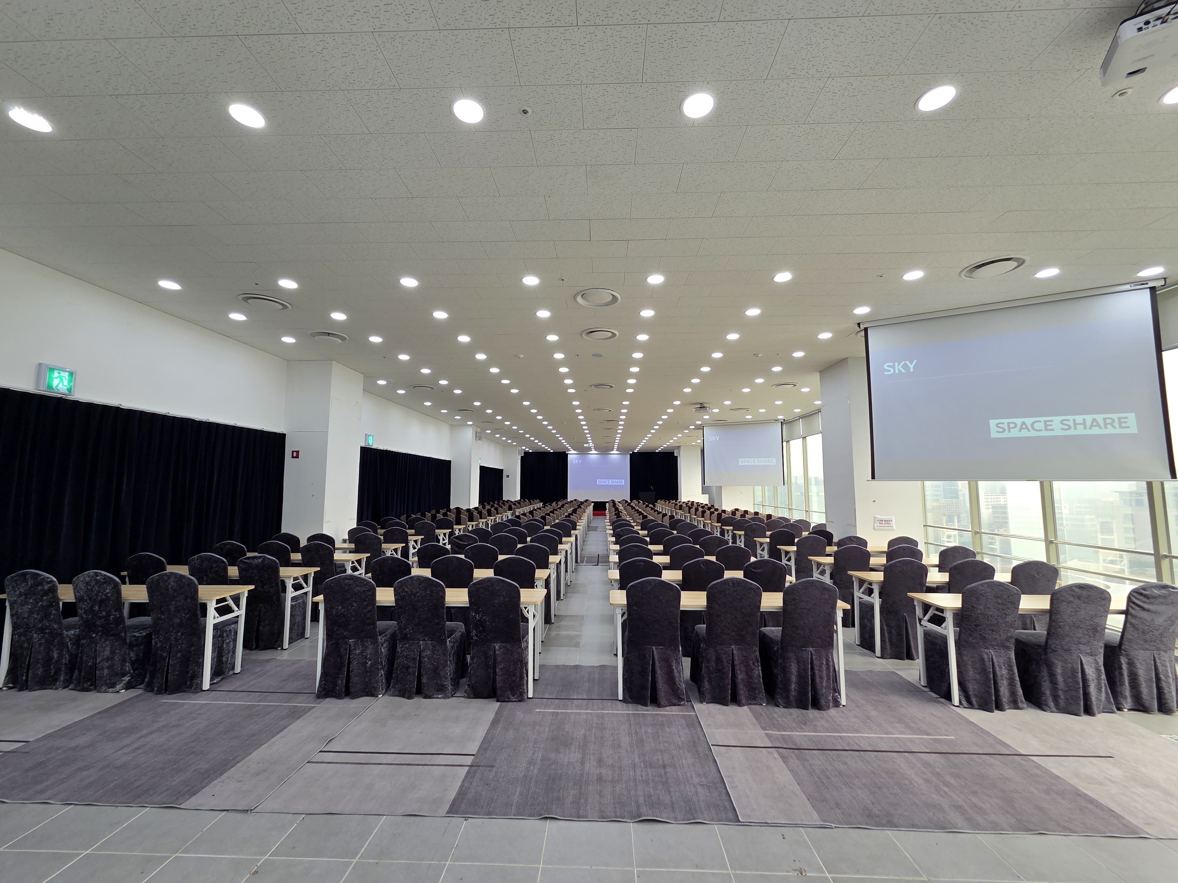 서울중부(ddp)센터 후면에서 본 강의실, 최대 300명 수용