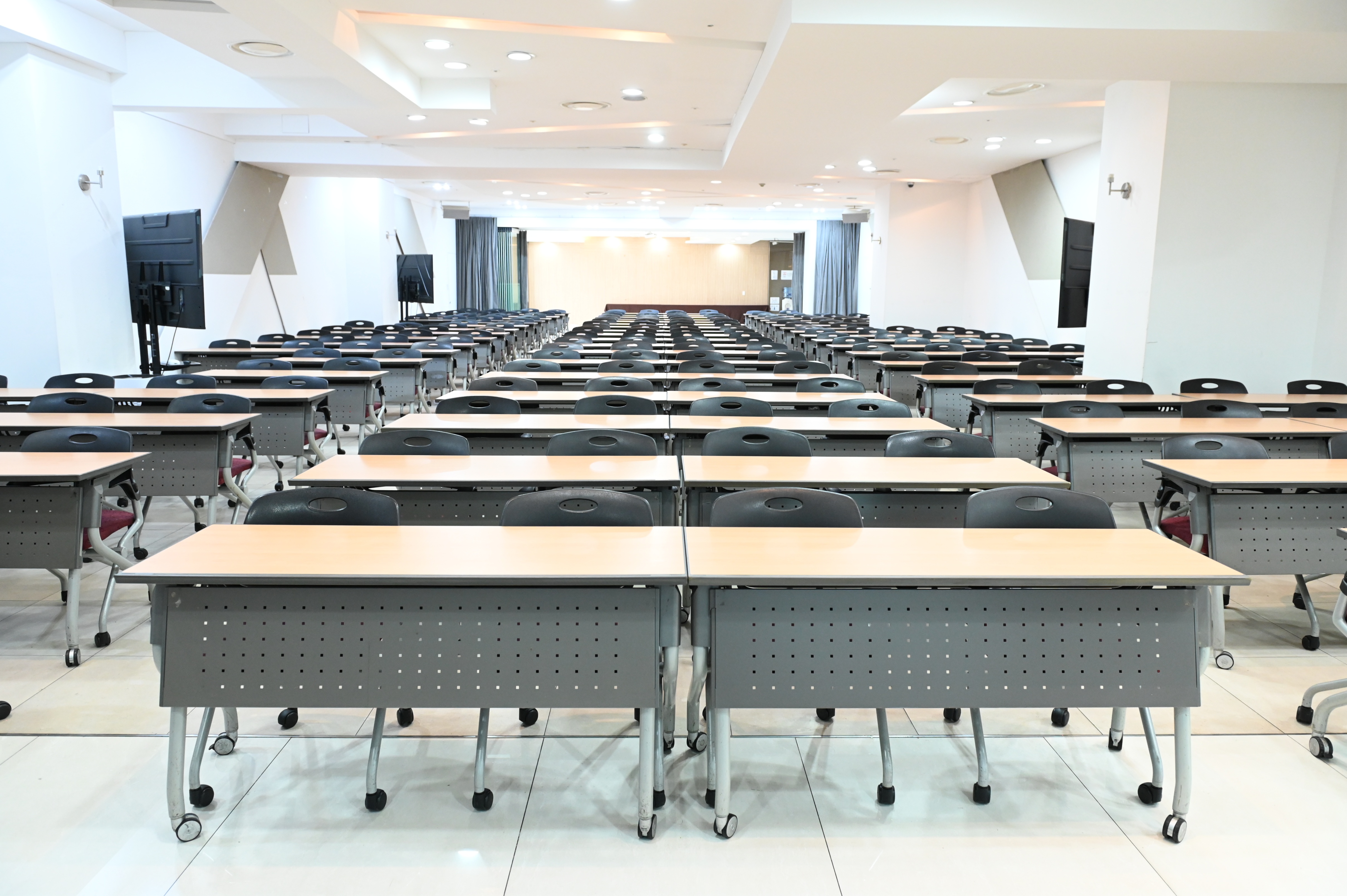 서울중부(ddp)센터 에메랄드홀 정중앙 정면에서 본 강의실(무빙월 미사용)