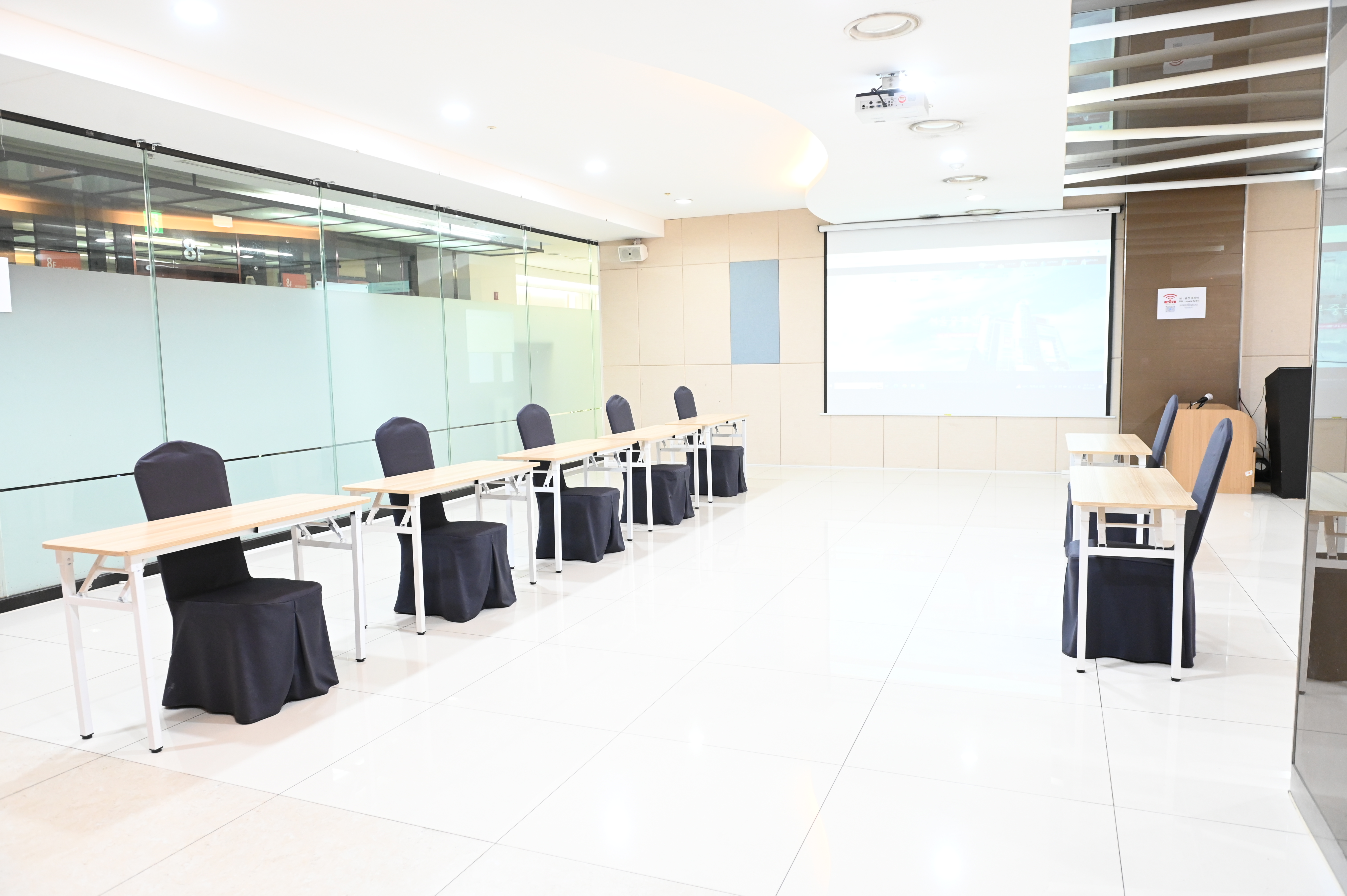 서울중부(ddp)센터 수피아1룸 면접대형세팅 사례