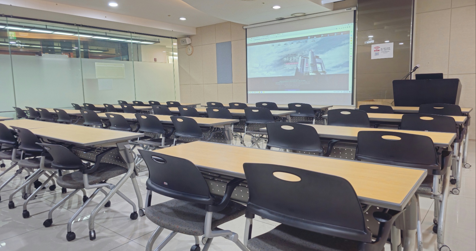 서울중부(ddp)센터 수피아1룸 뒤측 우측면에서 본 강의장 전경