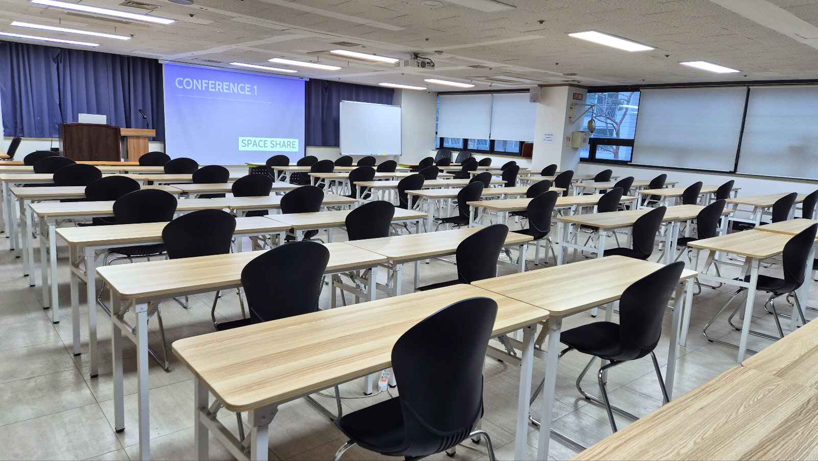 스페이스쉐어 지밸리센터 컨퍼런스1룸 내부, 40~90명 수용 강의실, 기업 행사홀