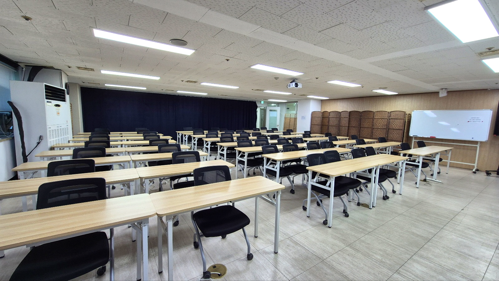 스페이스쉐어 지밸리센터 컨퍼런스2룸 전경, IT 교육과 행사에 최적화된 기가 인터넷 회선 구비