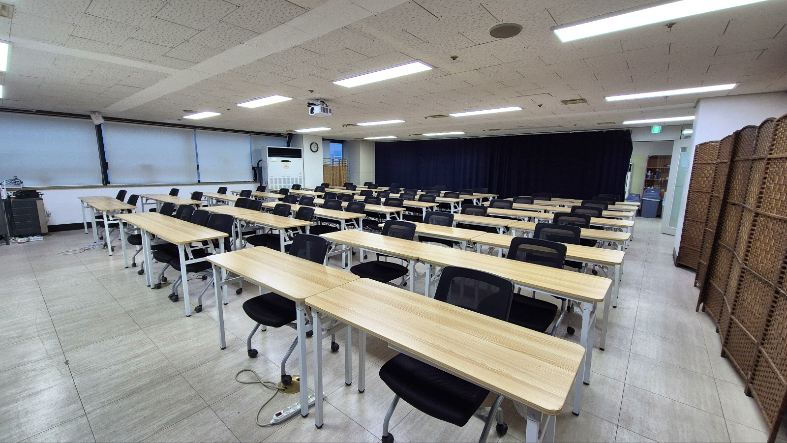 스페이스쉐어 지밸리센터 컨퍼런스2룸, 깔끔한 라운지 보유