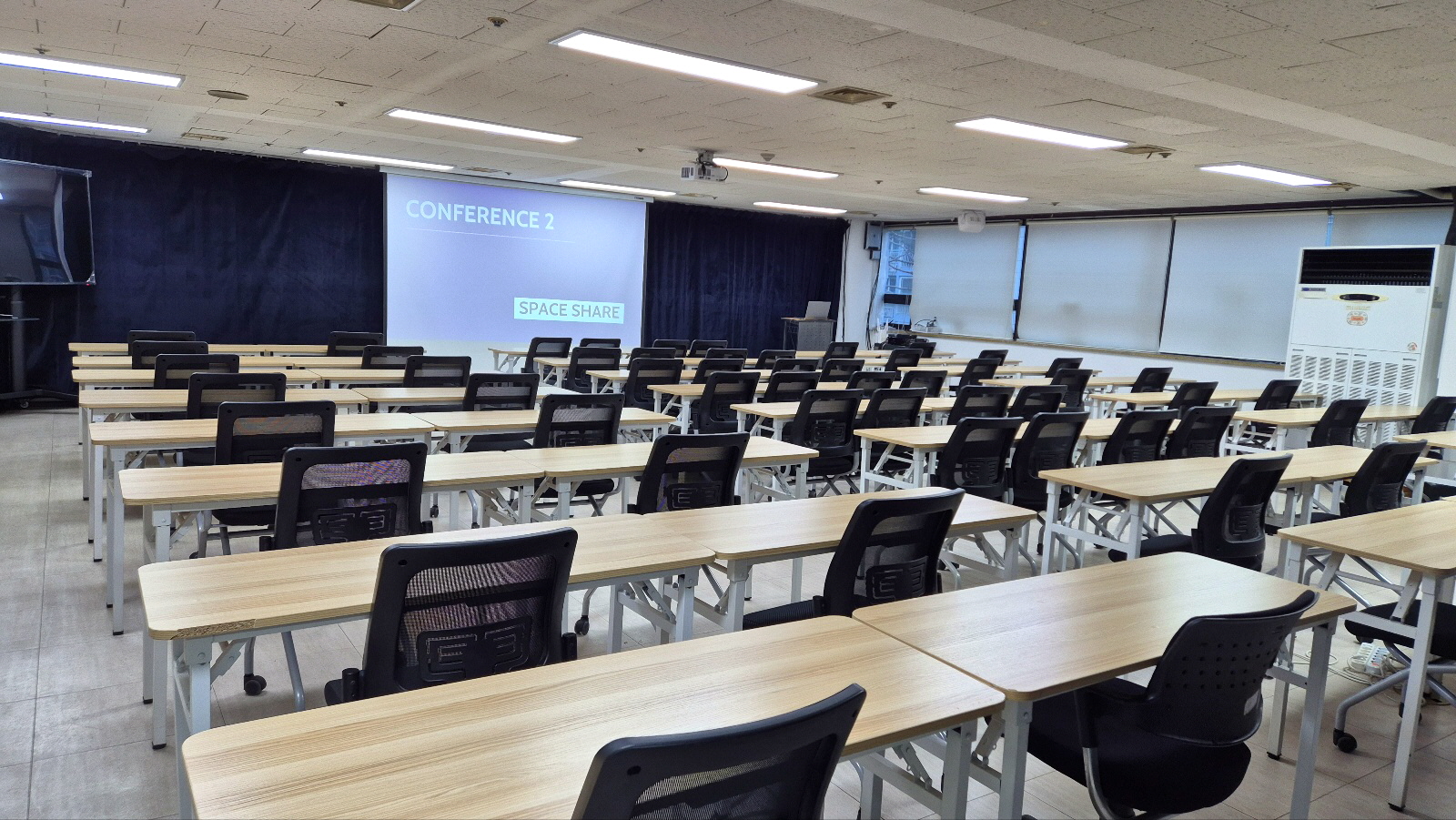 스페이스쉐어 지밸리센터 컨퍼런스2룸 측면, 최대 80명 수용 가능한 대형 강의장 및 기업 행사 홀