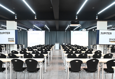 스페이스쉐어 강남센터 3층 룸 내부, 최대 200명 대규모 교육 행사에 적합한 프리미엄 인테리어 공간