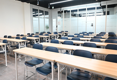 스페이스쉐어 강남센터 4층 룸 전경, 50명 규모 기업 교육 및 비즈니스 미팅을 위한 쾌적한 내부 시설