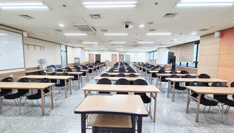 스페이스쉐어 지밸리센터 201호 좌석 배치, 교육생 집중도를 높이는 책상 배열 및 강의장 내부