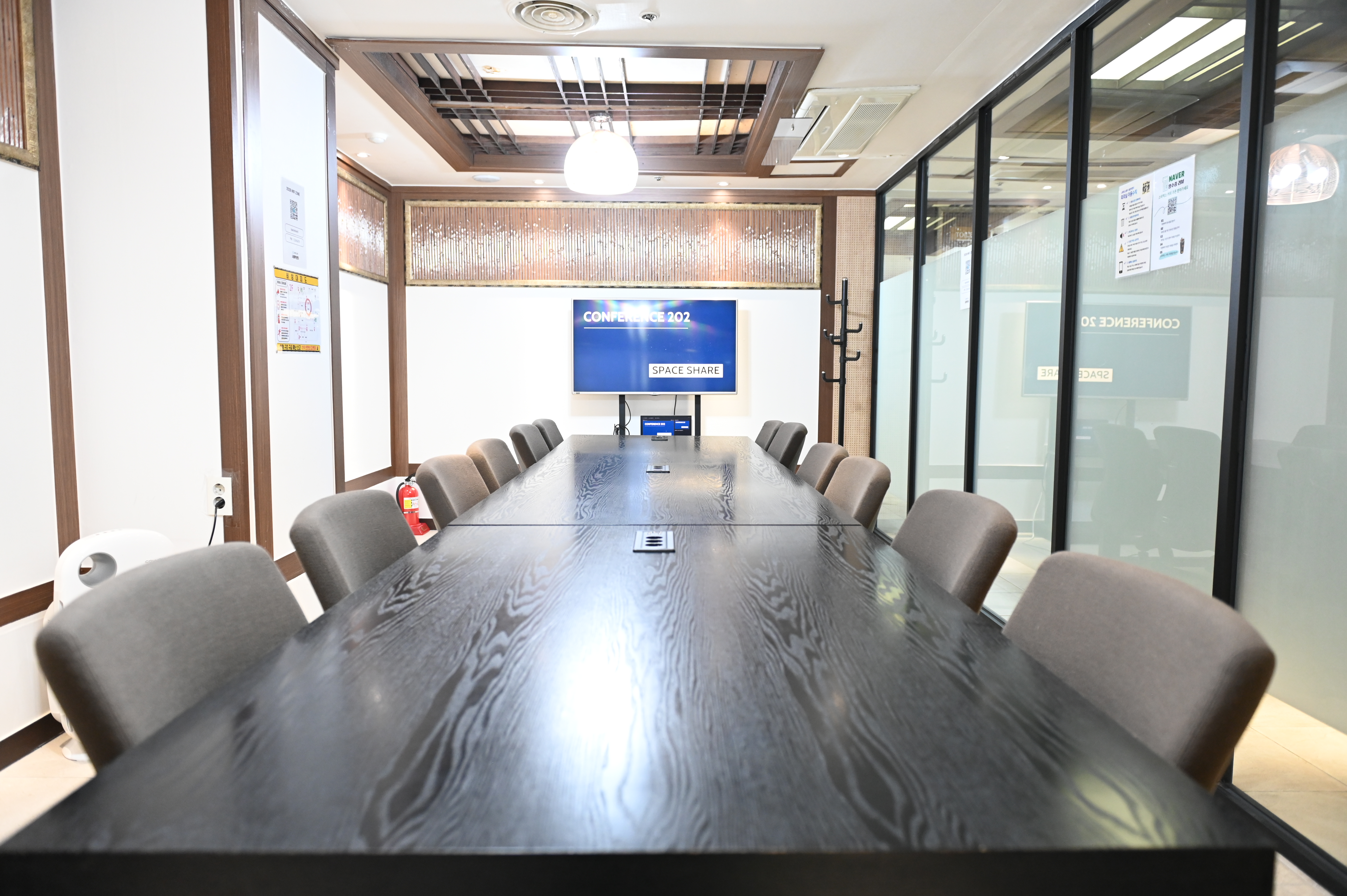 스페이스쉐어 서울역센터 202호 전체 전경, 넓은 좌석 배치