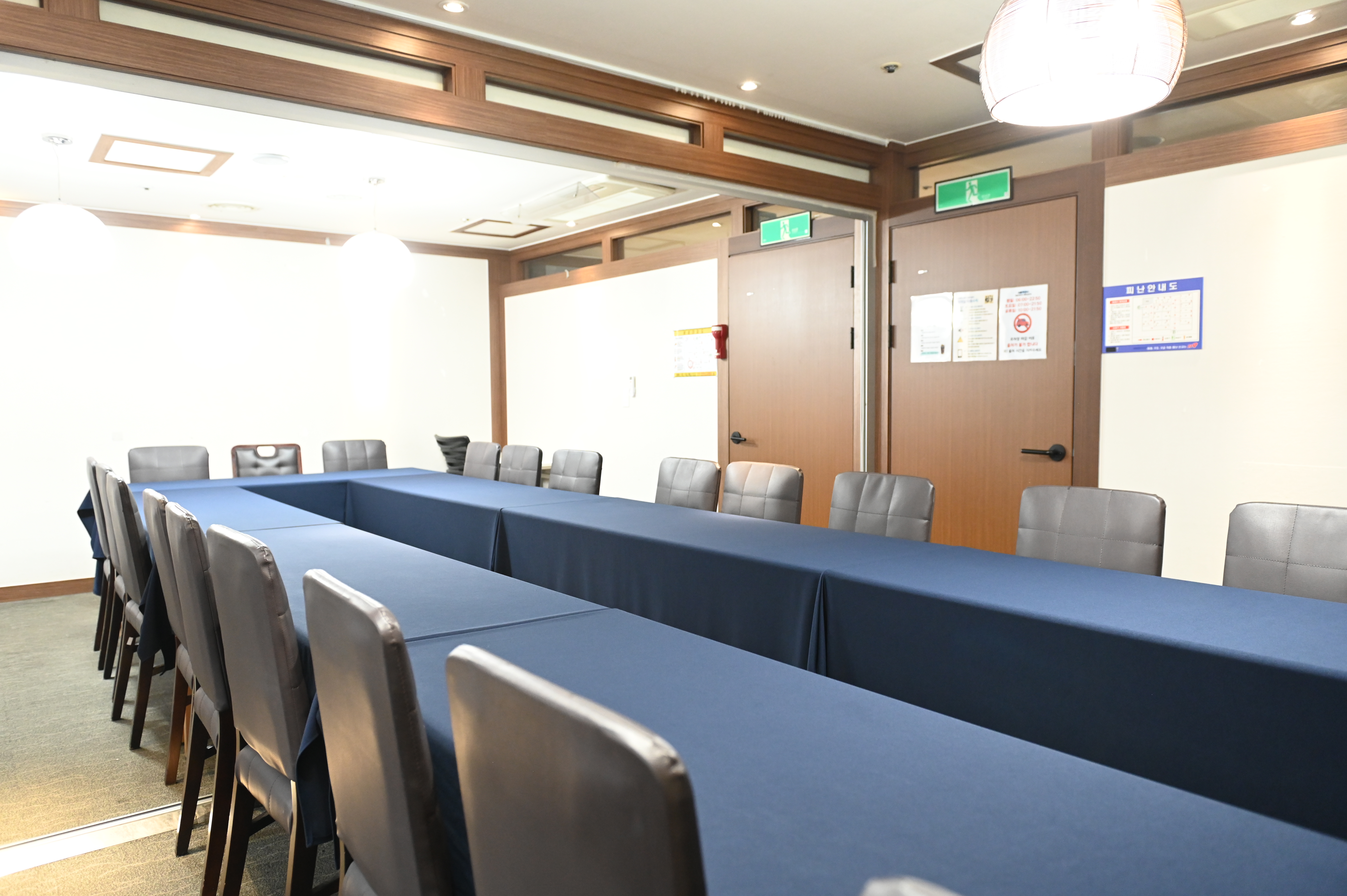 스페이스쉐어 서울역센터 205호 좌석 배치, 참가자 집중도를 높이는 책상 배열