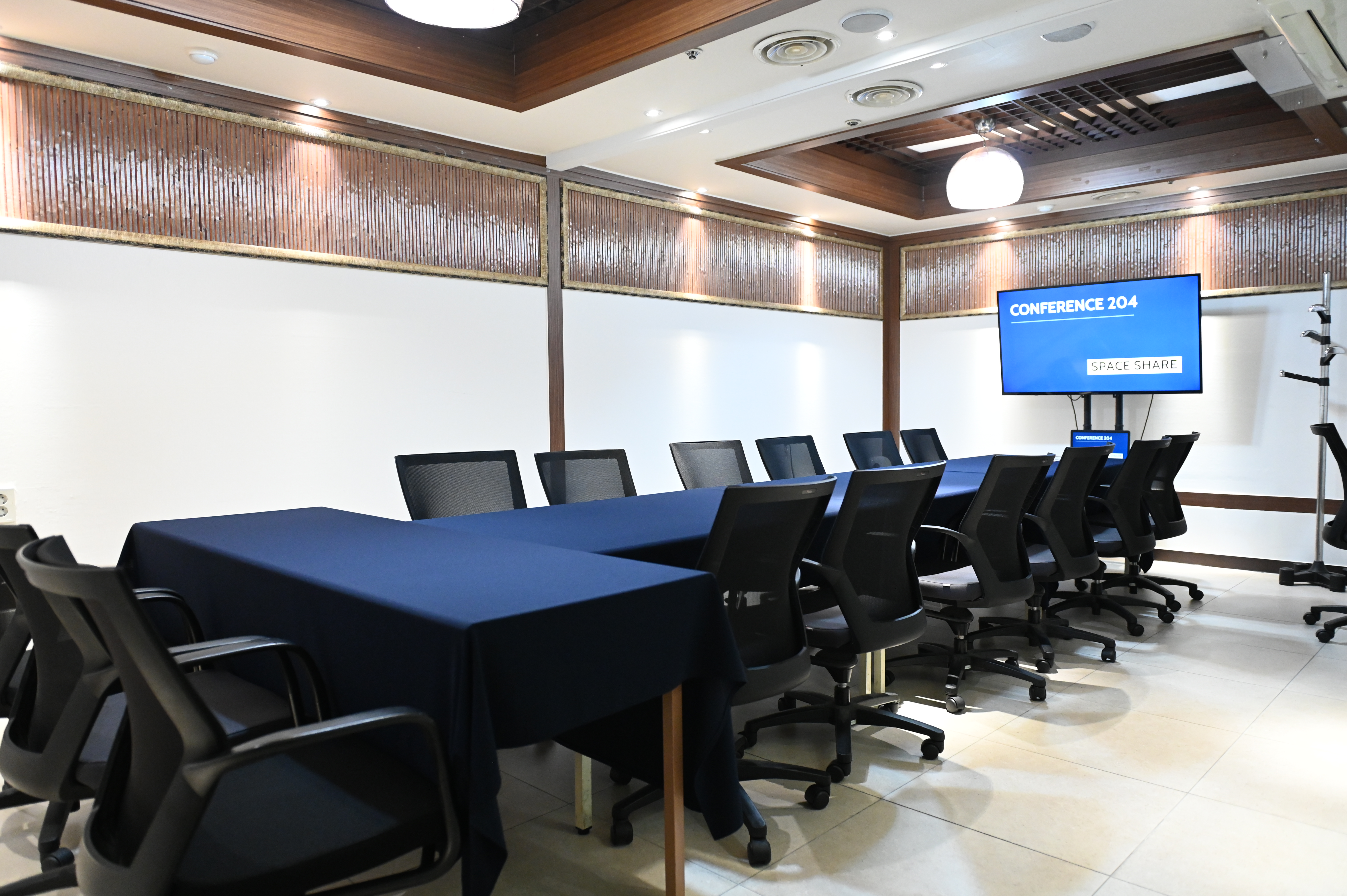 스페이스쉐어 서울역센터 204호 전경, 넓은 좌석 배치 및 집중도를 높이는 쾌적한 내부 시설