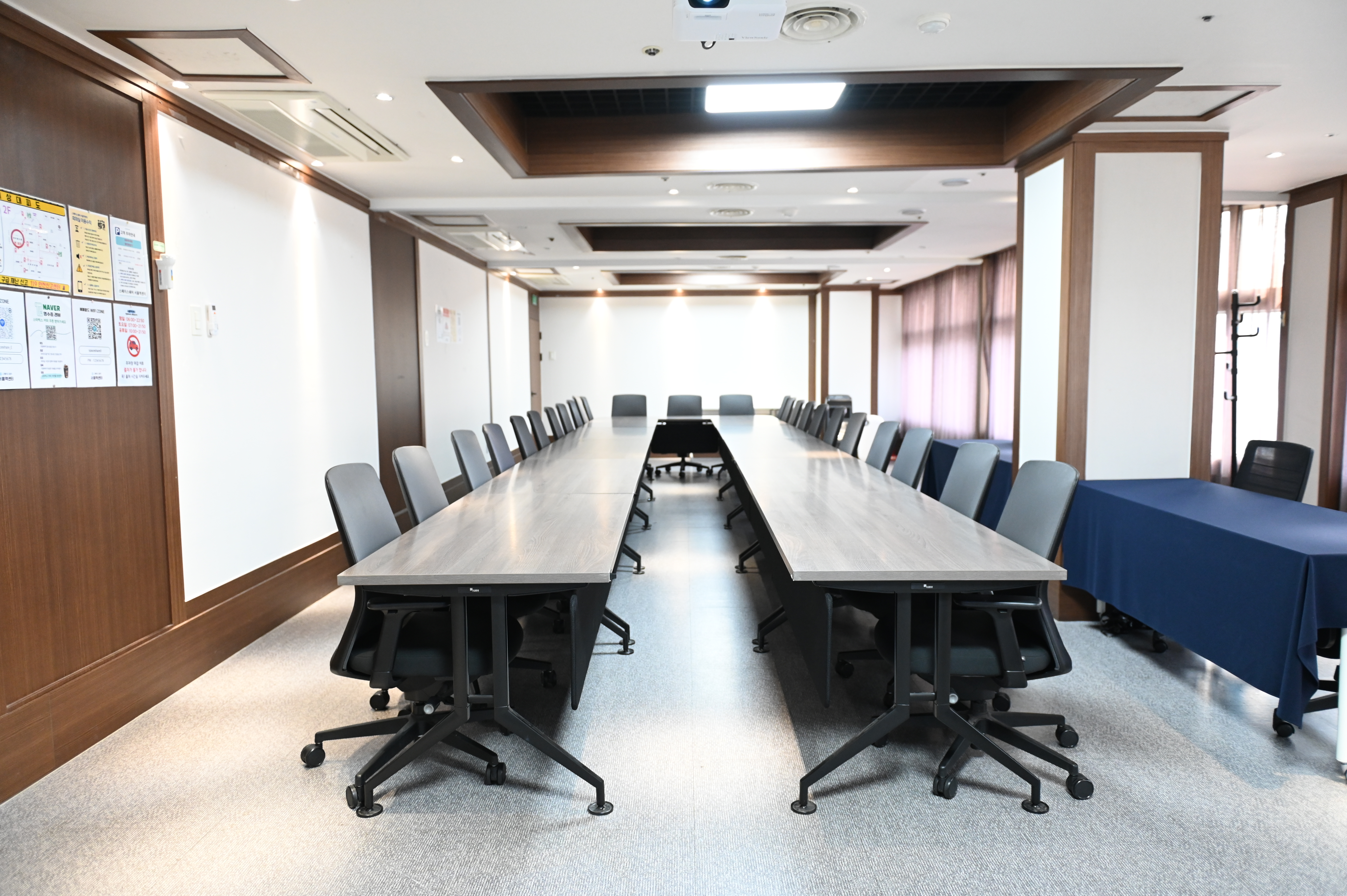 스페이스쉐어 서울역센터 에메랄드홀 전체 전경, 회의 집중도를 높이는 쾌적한 내부 시설