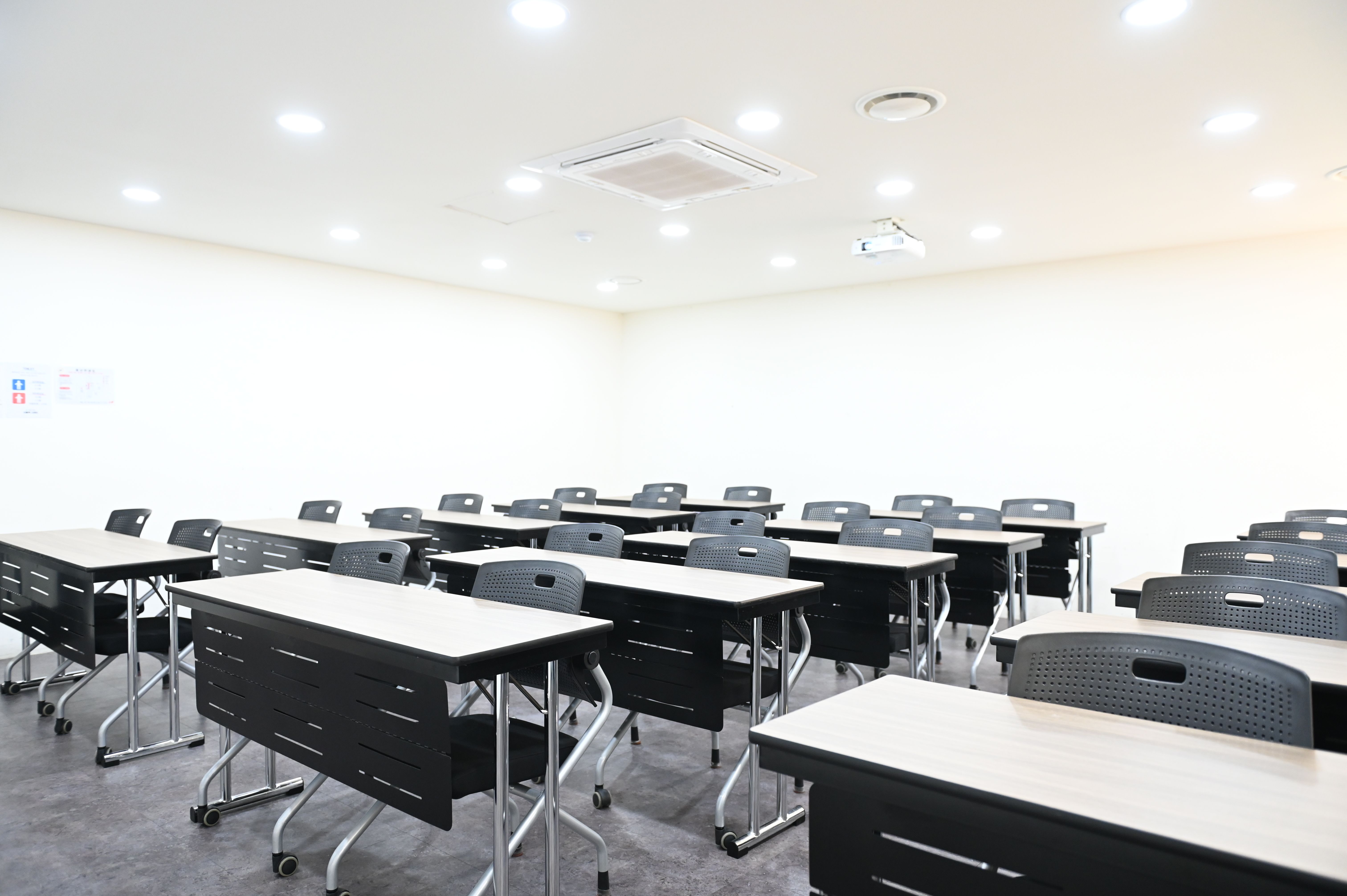 스페이스쉐어 서울역2센터 201호 넓은 좌석 배치 및 교육 행사용 공간