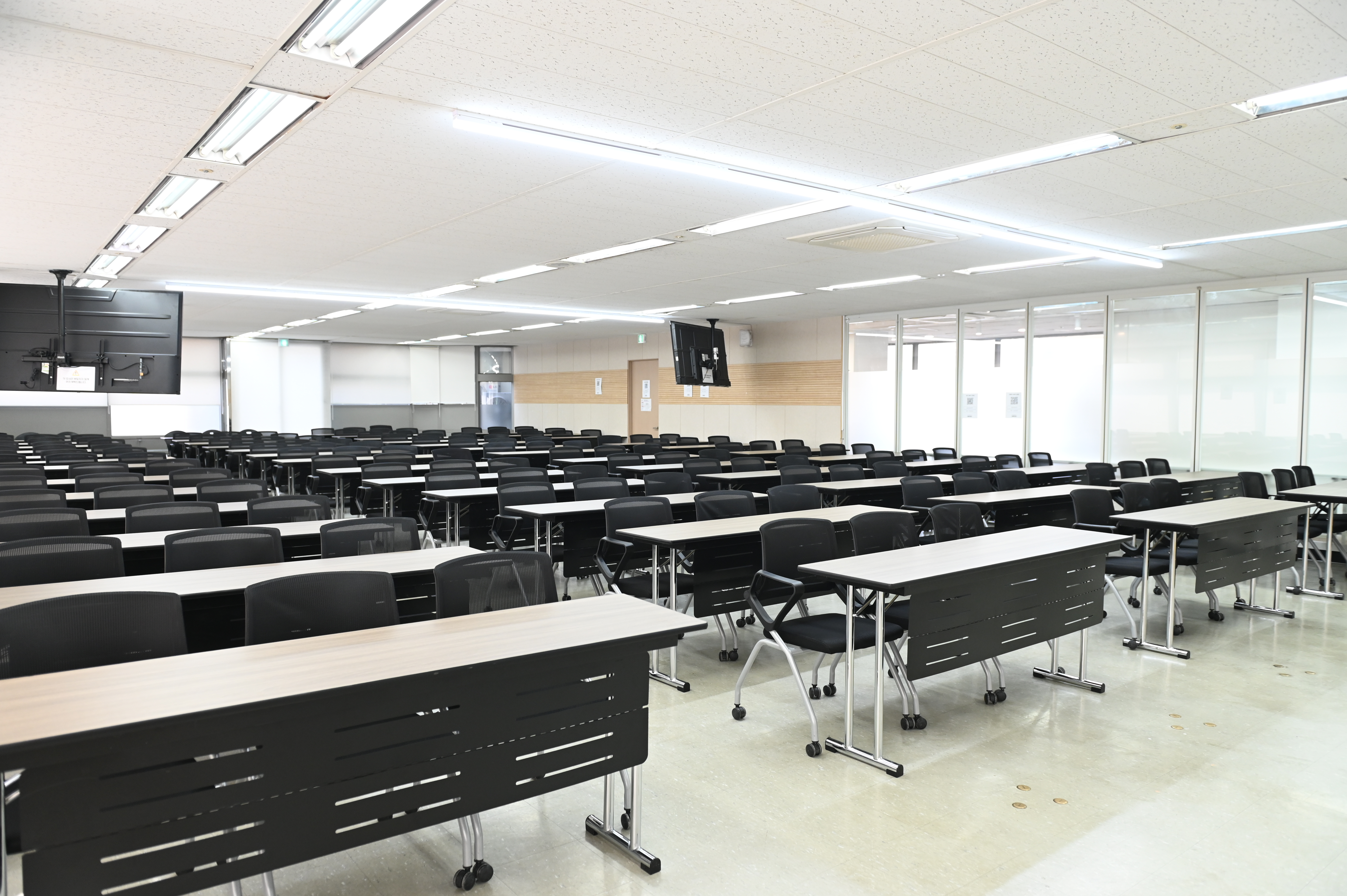 스페이스쉐어 서울역센터 다이아몬드홀 측면, 세미나 및 강의 집중도를 높이는 쾌적한 내부 시설