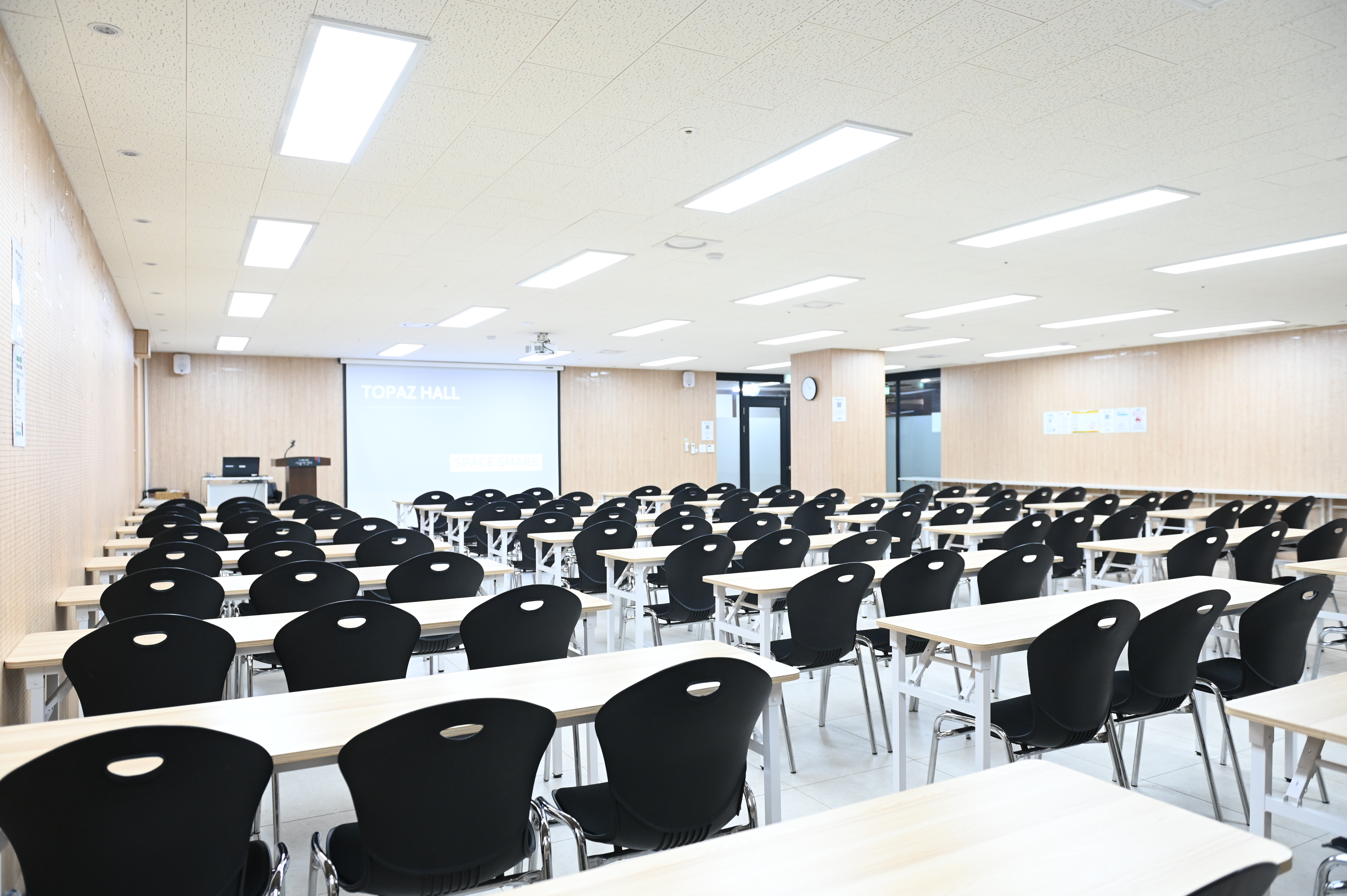 스페이스쉐어 서울역센터 토파즈홀, 80~110명 수용 가능한 대형 강의장 및 기업 행사 홀