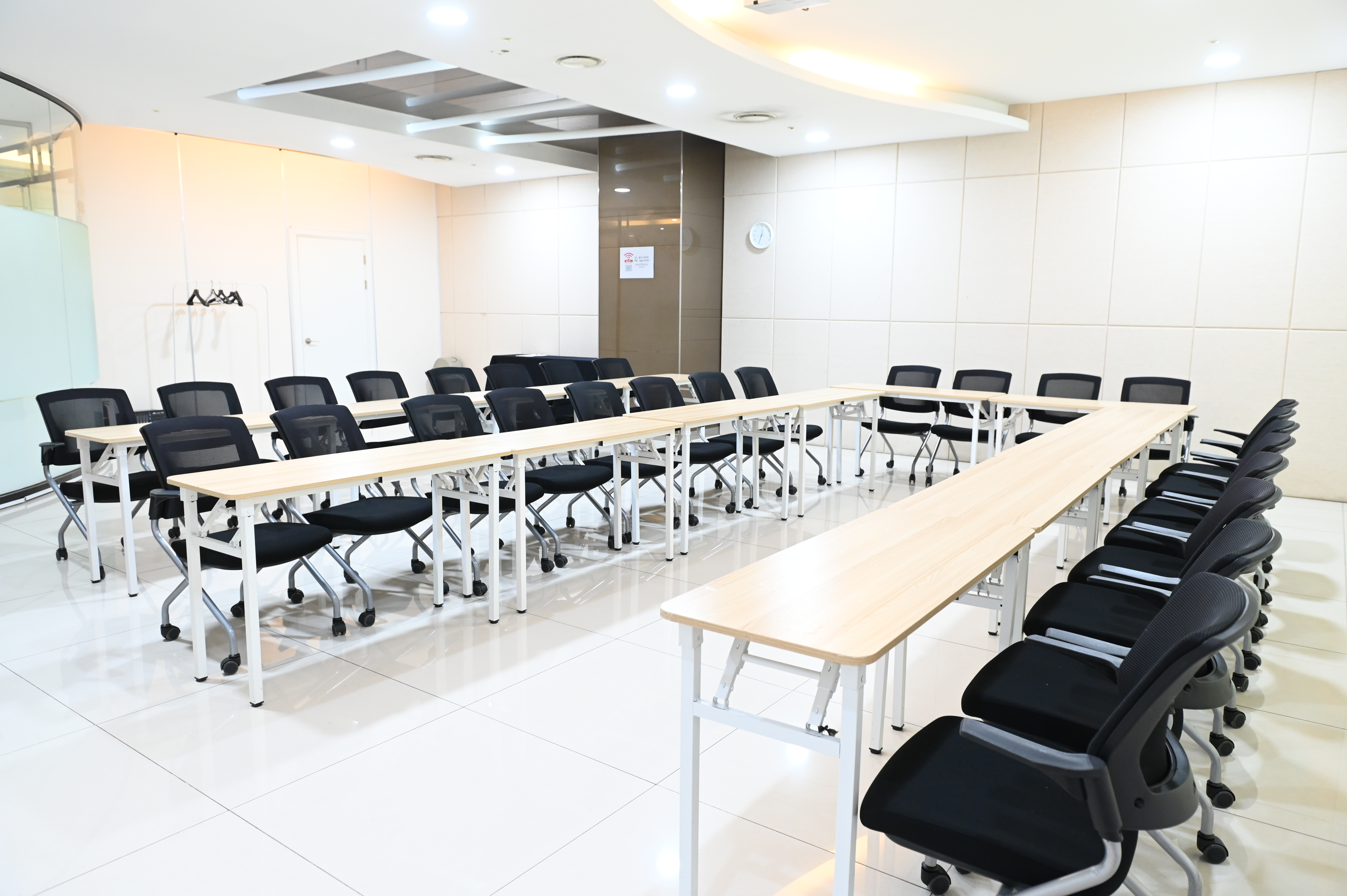 서울중부(ddp)센터 수피아2룸_ㄷ자형 회의세팅