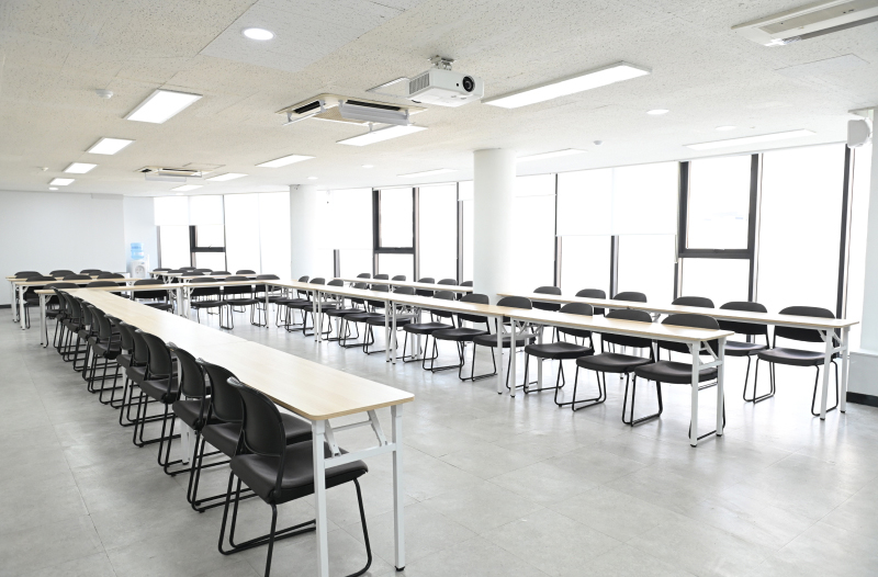 스페이스쉐어 서울역2센터 제이드홀 회의용 배치