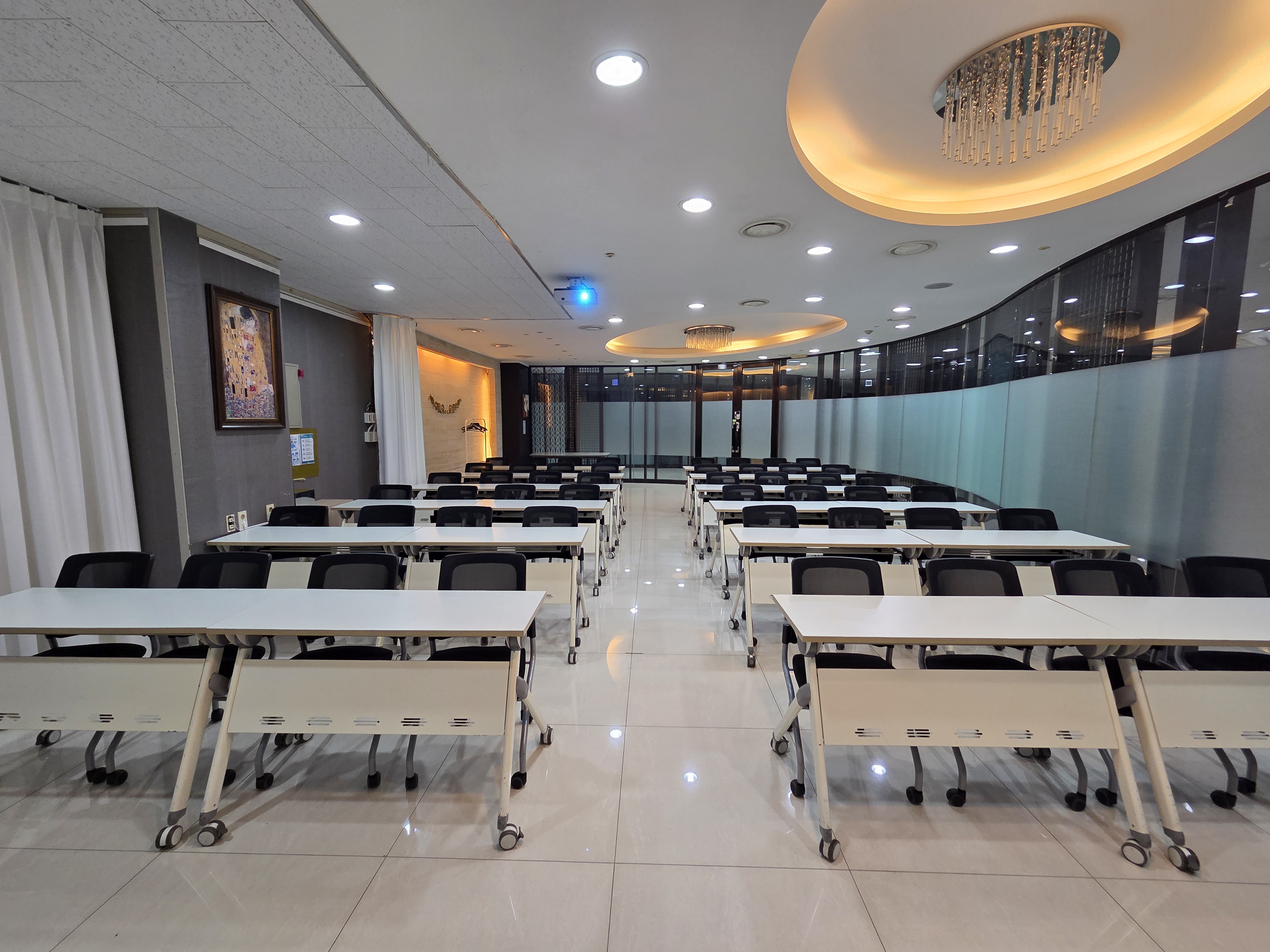 서울중부(ddp)센터 B룸 정면에서 바라본 강의실_최대 52명