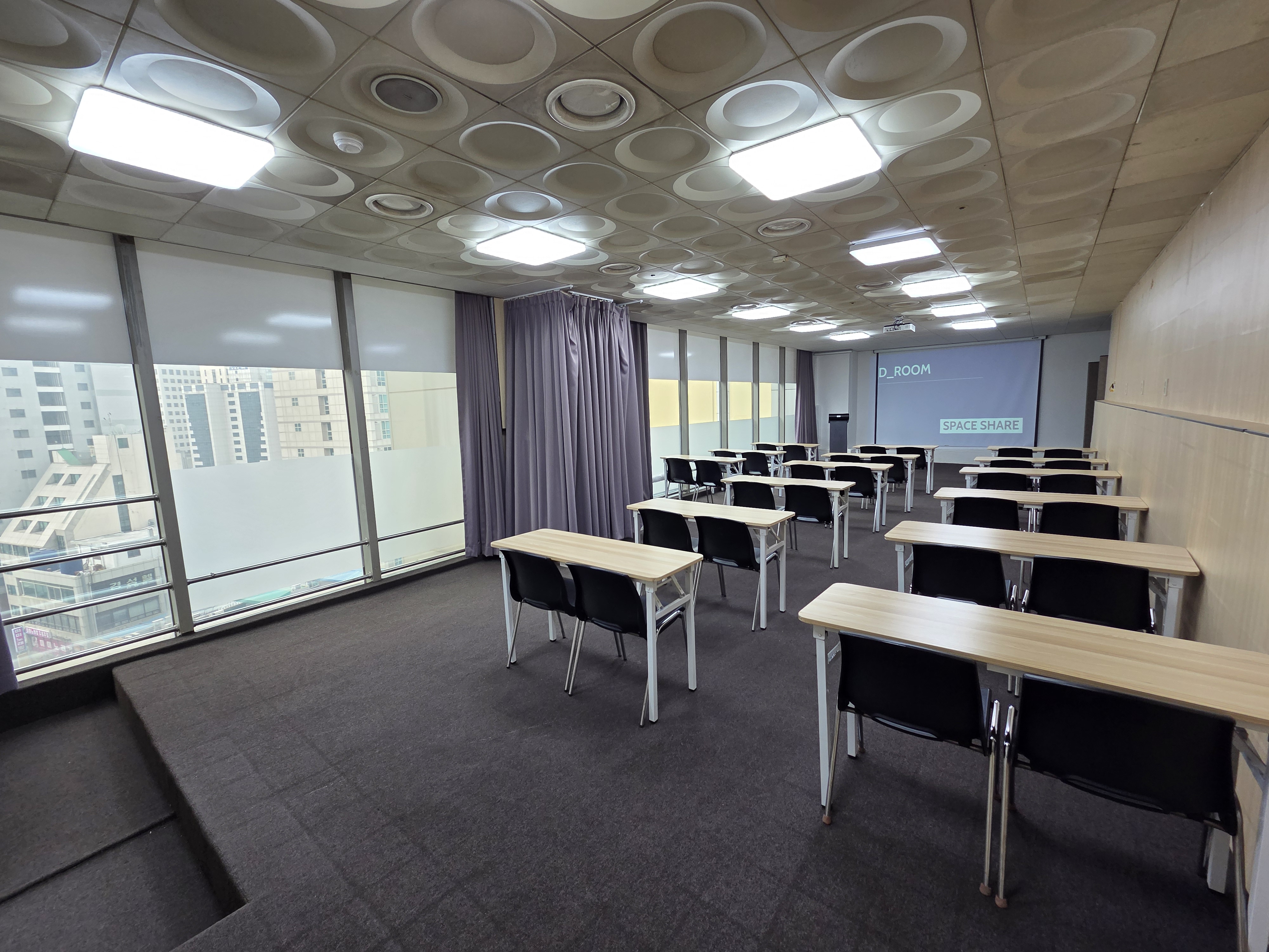 서울중부(ddp)센터 D룸 후면에서 바라본 모습