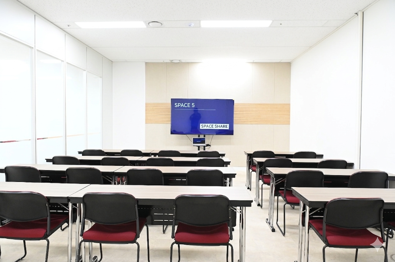 삼성역센터 스페이스5룸 정면, TV스크린 시설, 20명 수용 면접 및 평가, 심사, 교육 행사룸