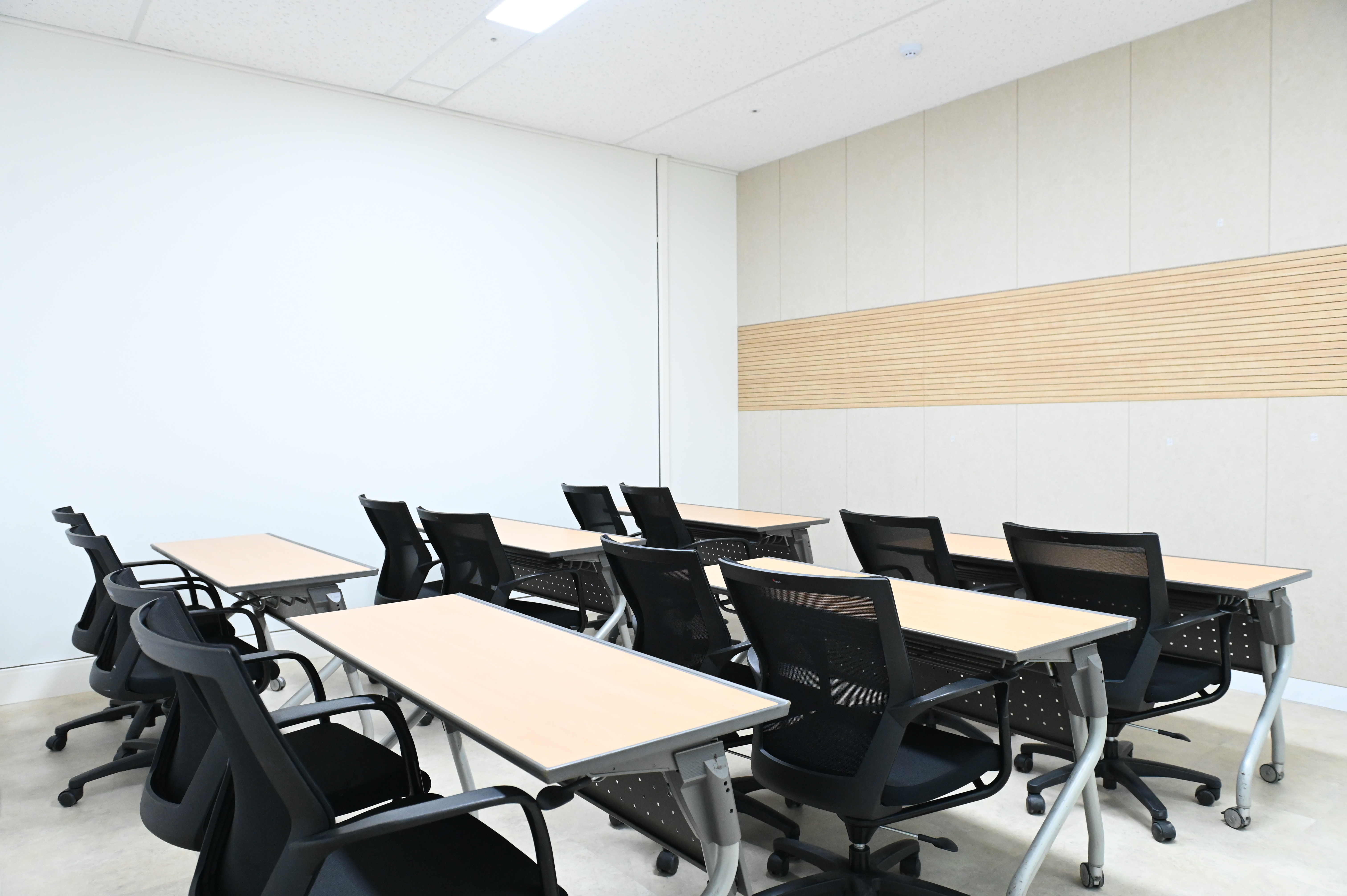 스페이스쉐어 삼성역센터 VIP룸 측면, VIP 대기실, 강사 대기실, 스텝룸 용도의 편안하고 쾌적한 시설