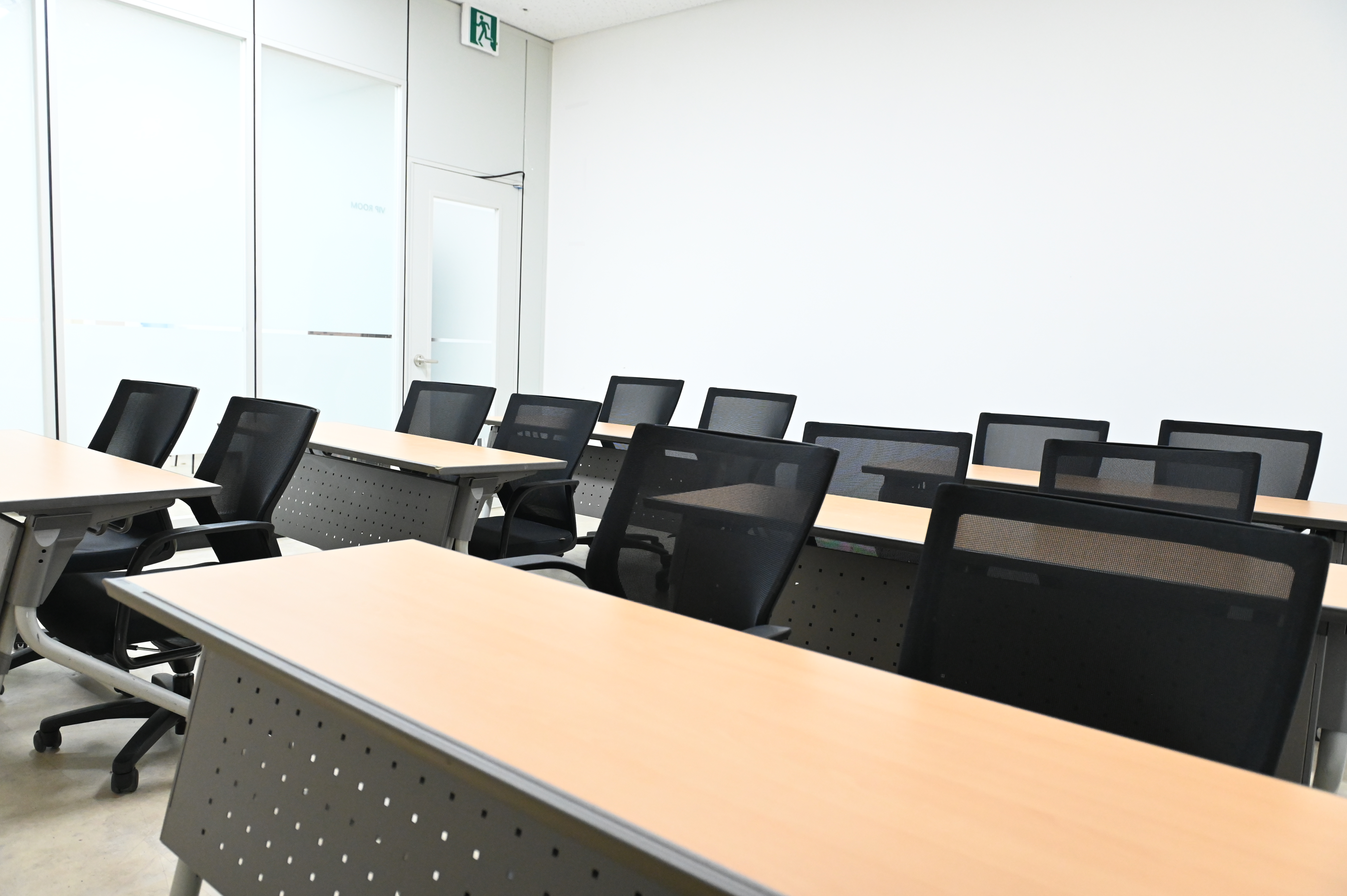 스페이스쉐어 삼성역센터 VIP룸, 10명 수용 대기실, 강의용 좌석 배치