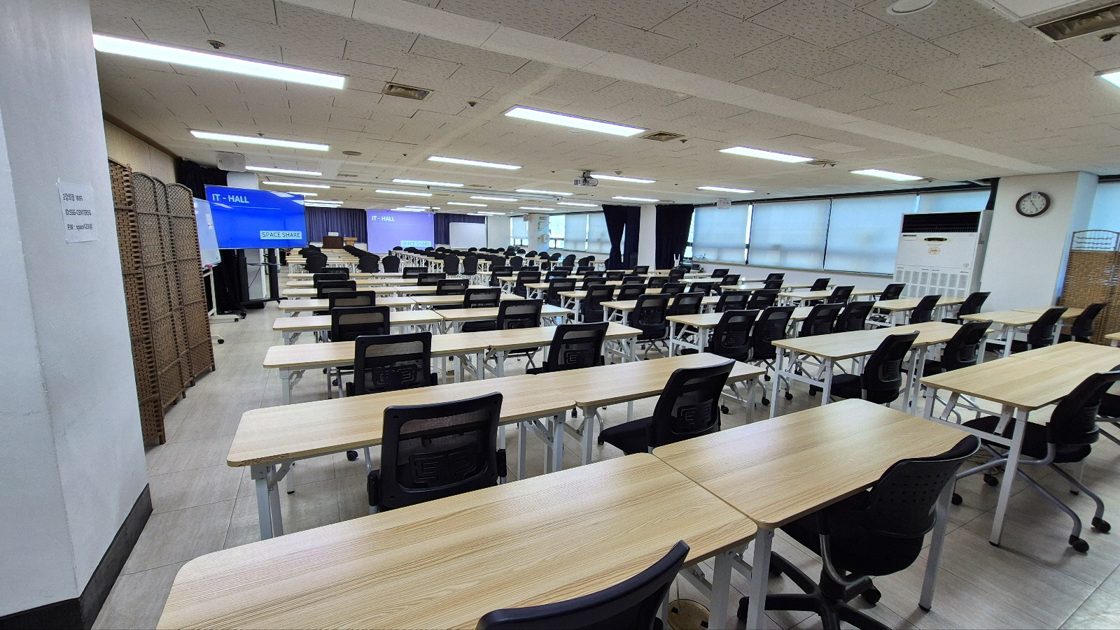 스페이스쉐어 지밸리센터 IT홀 내부, 최대 200명 수용 강의실, 기업 행사홀